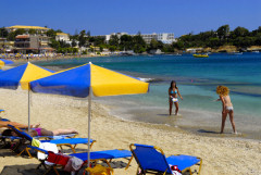 ...have fun on the beach, for instance at Agia Pelagia...